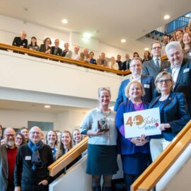Gruppenfoto im Gebäude
